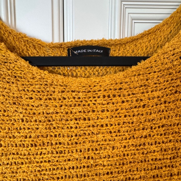 Made In Italy High-Low Style Sweater - Picture 2 of 3